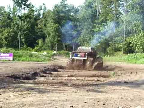 S-10 Jumps a Log Pit Barnyard Boggers 4x4 frame twister!