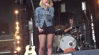 Love In Stereo, Ghost - Sky Ferreira Crying Live @ Chicago Pitchfork Music Festival 2013