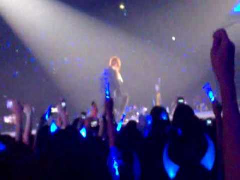 091129 Super Show II in Thailand - Siwon solo - Who am I.wmv