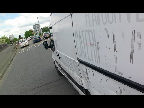 FL62YZW cut up forced to swerve and brake