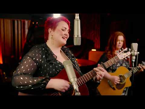 BRONWEN & SARAH - Fairytale of New York (bilingual) 🎄❤️