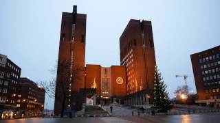Oslo City Hall plays "Songs of praise the Angels sang"