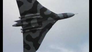 preview picture of video 'Vulcan XH558 display at the 2009 East Fortune Airshow'