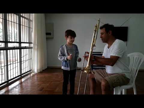 Primeira aula de trombone do Vitinho