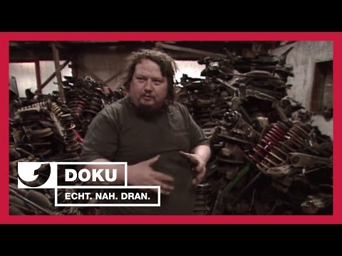 At the Ludolfs' Junkyard Part 1 | Experience - The Report | kabel eins Doku