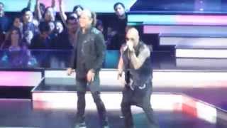 Carlos Vives, Daddy Yankee and Wisin performing Nota de Amor at the Billboard Awards