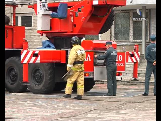 Учеников эвакуировали из горящей школы