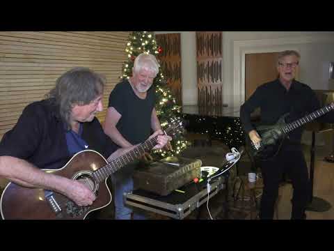 TRAVELLIN` STRAWBERRIES HOLDER PRESSEKONFERANSE