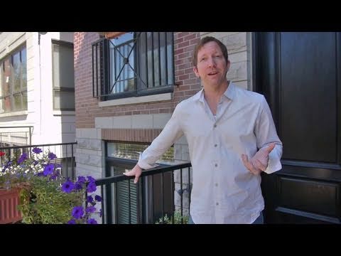 A full floor of elegant living spaces in a Roscoe Village duplex-down