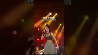 Download lagu Sajna ji Vari Vari | Sunidhi Chauhan | Live Concert mp3