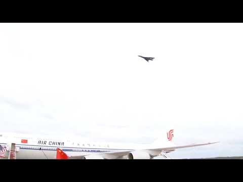 Military jets conduct flyover to welcome Xi Jinping in US