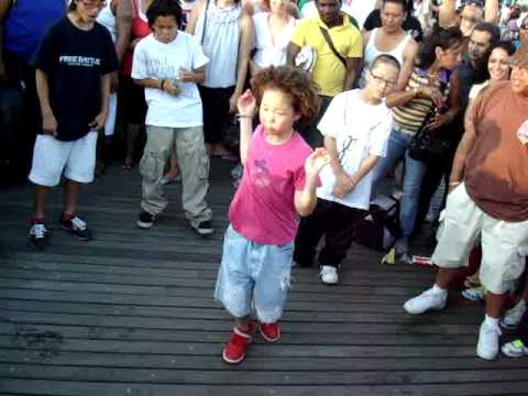 JAPANESE KIDS HOUSE DANCING
