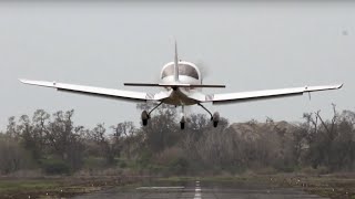 preview picture of video 'Airplane take off and landing.'