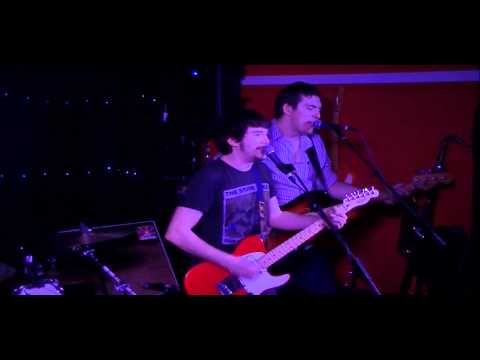 Corinthian Casuals - Cum On Feel The Noize Live @ The Queens Head Box