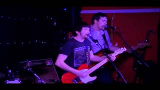 Corinthian Casuals - Cum On Feel The Noize Live @ The Queens Head Box