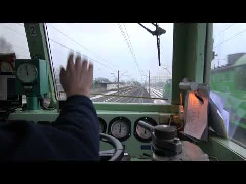 Zza pleców maszynisty - lokomotywa EU07 (7)