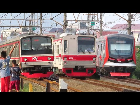 ULTIMATE Indonesia Trainspotting! KRL Commuter Rush Hour at DEPOK (Full of Ex-Japanese Train)
