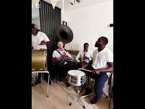 Grootbazuin-formatie Muziek op afstand - Moi misi floot + wai anisa. 