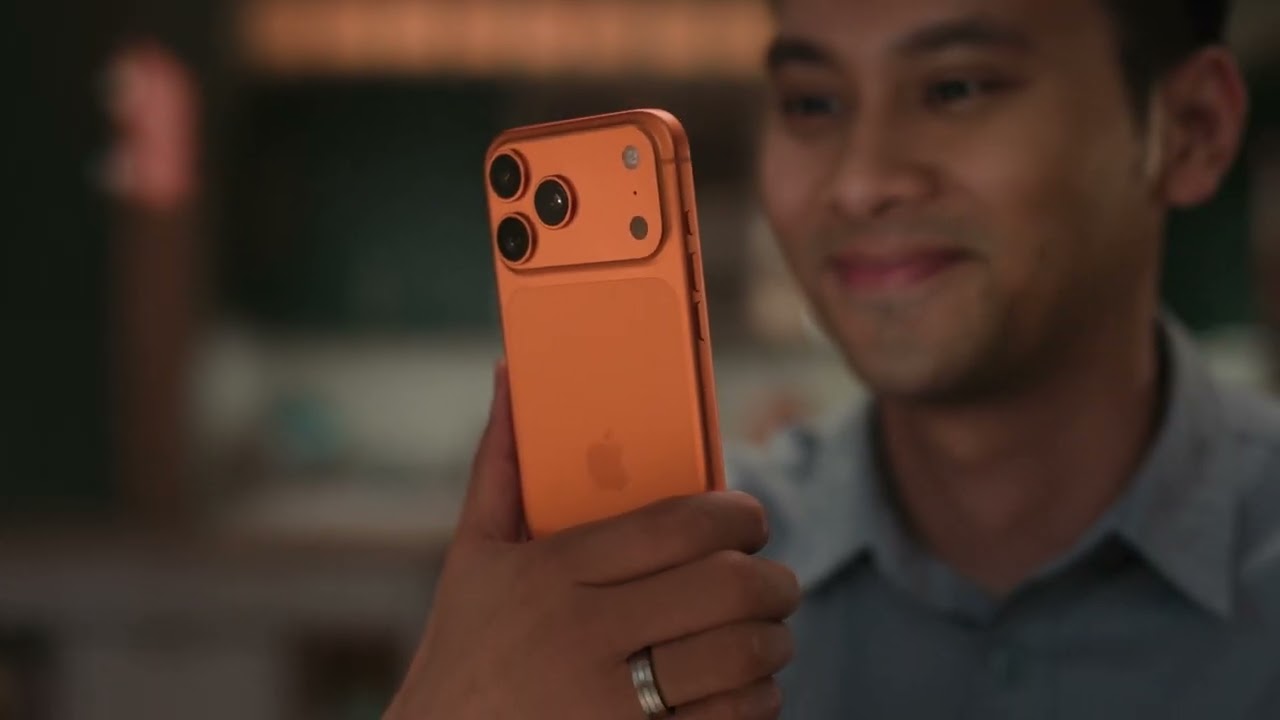 Rasakan momen tetap dekat dengan bundling Halo x iPhone 17 Pro