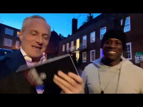 "彼は本物で、私たちのために話し、心から話し、私たち全員を愛している......これが私たちの未来の市長だ" (“HE’S REAL, HE SPEAKS FOR US, HE SPEAKS FROM THE HEART, HE LOVES US ALL THIS IS OUR FUTURE MAYOR’”)