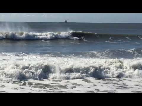 Stora vågor vid Ventnor Pier