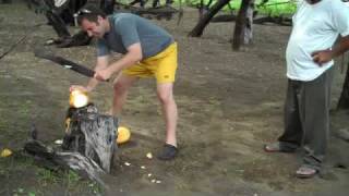 preview picture of video 'Opening a Coconut with a machete- Nicaragua'