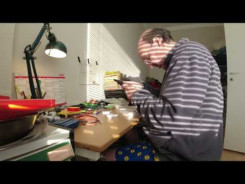 MongoTV_10691 - ÅBNER PAKKE MED NY SONY EXPERIA 5 MOBIL KØBT PÅ KREDIT OG AFDRAG