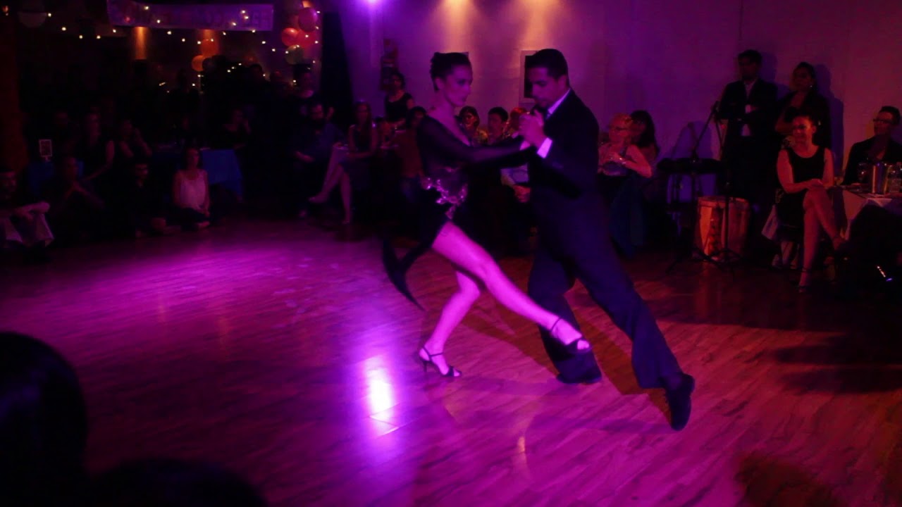 Dos Orillas Práctica de Tango. Bailan Gaspar Godoy y Carla Mazzolini. 18/8/2017 (1/5)