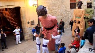 preview picture of video 'Gegants i Cabuts a la Festa del Corpus de Morella 2013'