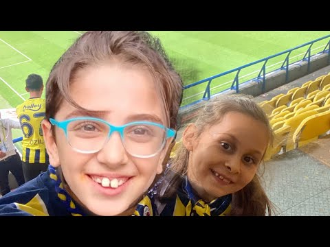 Nawaf with the girls! Lana's ice creams!