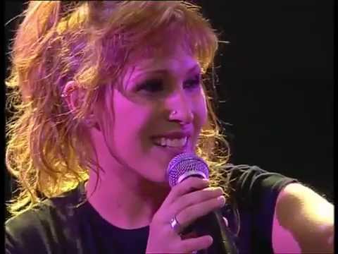 Videoclip de Me Quedó Grande Tu Amor (En Directo) — Malú