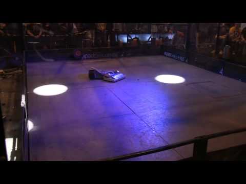 Robot Arena Insomnia 58 - Pendulum vs Explosion (again)