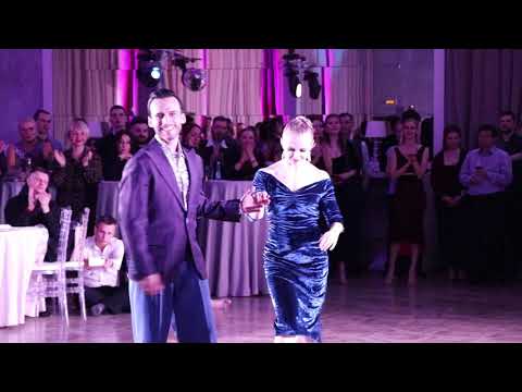  Liza Rosales  and  Juan Manuel Rosales  are  dancing  to  the  tango  "  Pescadores de Perlas  "  by  Florinda Sassone  at  La Boca Tango Festival  in  2021