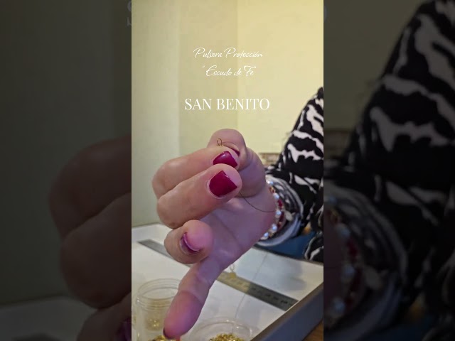 Vídeo relacionado con better with friends oro Jesús Crucifijo Llavero Santa Cruz Llavero Religioso San Benito Católico para Suerte y Protección Amuleto Católico Adorno Religioso para Rosario Llaves. citas de la biblia
