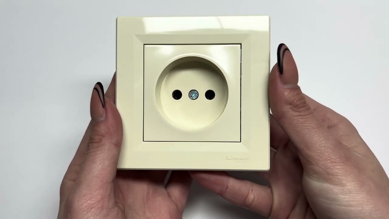 Розетка одинарна б/з SCHNEIDER Asfora крем з рамкою EPH3000123