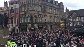 Ultras Saint Etienne Cantano " Sha La La La ". Manchester United-Saint Etienne. Europa League.