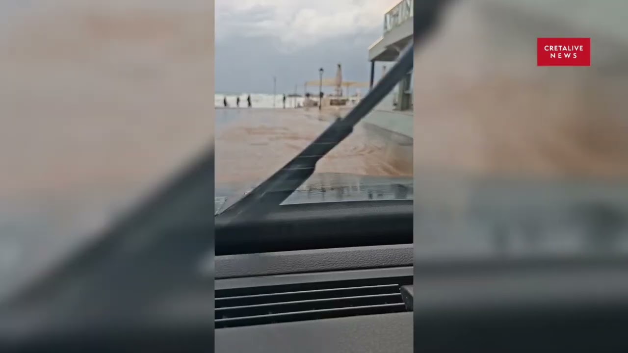 Ανάληψη Χερσονήσου: Πλημμύρισε ο κεντρικός δρόμος