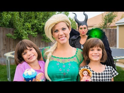 Frozen Elsa and Maleficent help teach TWINS Kindness with Surprise Cupcake Princesses