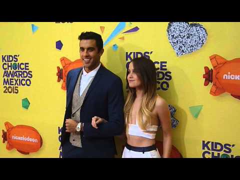 NATASHA DUPEYRÓN Y JOSE PABLO MINOR  photocall #AlfombraNaranja #KCAMEXICO 2015 #EnPOPados