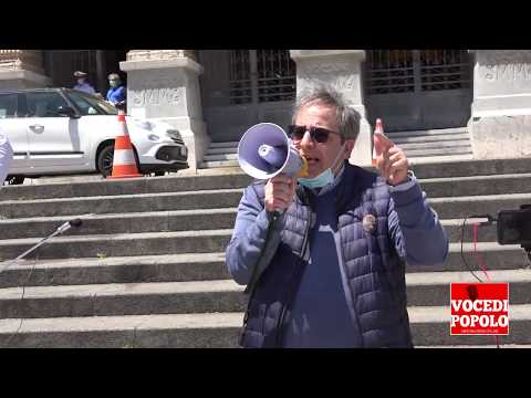 Messina, i commercianti in piazza "Adesso basta cazzate!"