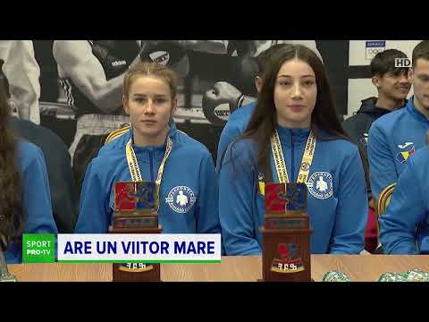 Romania îl da pe cel mai înalt campion din box. Are 18 ani și 2,06