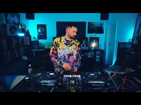 ESKEi83 LIVE from the Studio