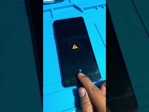 Samsung A72 No Carga muestra gota de agua humedad en la pantalla y signo de admiración Solución