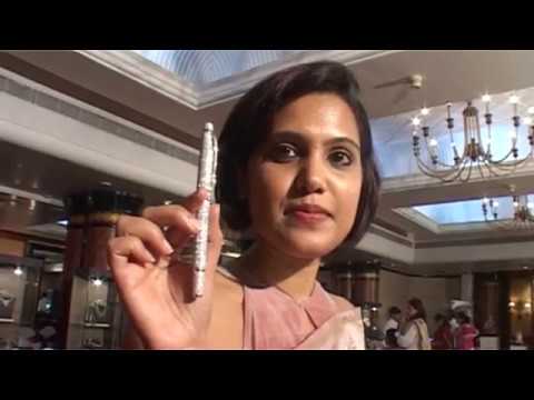 download lagu mp3 mp4 Diamond Studded Pen, download lagu Diamond Studded Pen gratis, unduh video klip Diamond Studded Pen