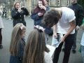 1D One Direction - Harry & Niall signing and ...