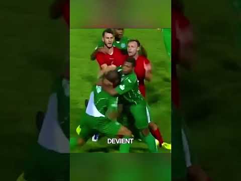 les fois où les joueurs ont agressé les arbitres #football #gardien
