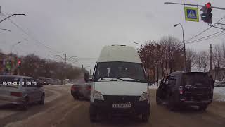 Автолюбитель проучил водителя маршрутки за хамство