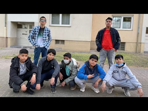 Wir geben zu mein kleinen cousengs Aufgaben-M2A😂😂😂😂