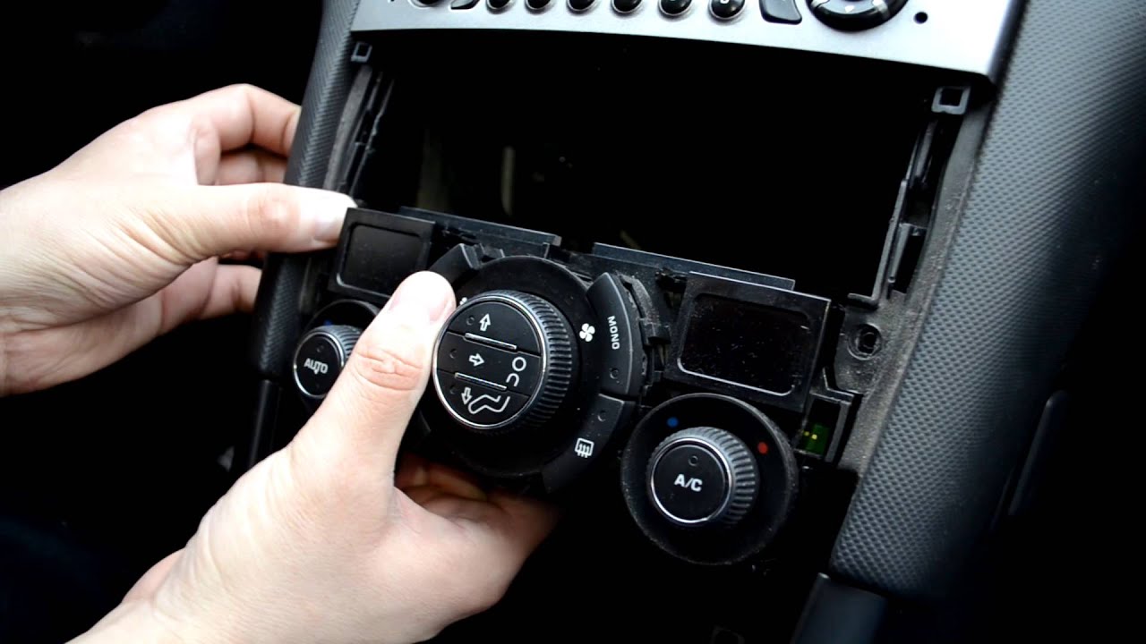 Peugeot 308 - Climate control panel remove (FullHD)