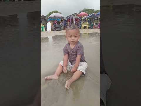 fawaz kebawa ombakk🤣#pantai #ombak